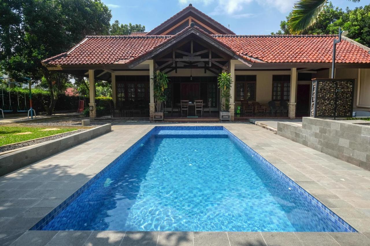 Sareh Villa By The Lavana Semarang Exterior photo